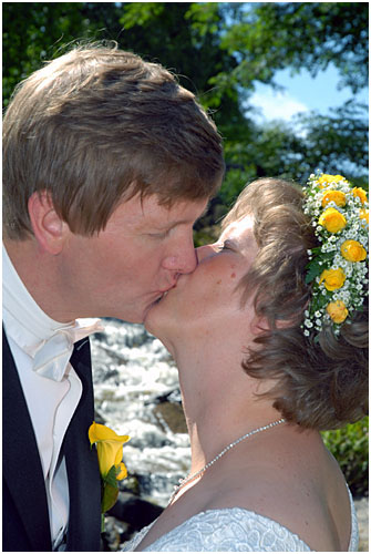 Bröllopskyss kyssbild bröllop © Eric Hammerin www.ericsfoto.com