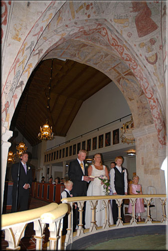 Vigsel foto i kyrkan © Eric Hammerin www.ericsfoto.com