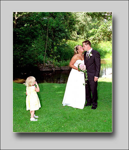 Brudpar med barn foto bild © Eric Hammerin www.ericsfoto.com