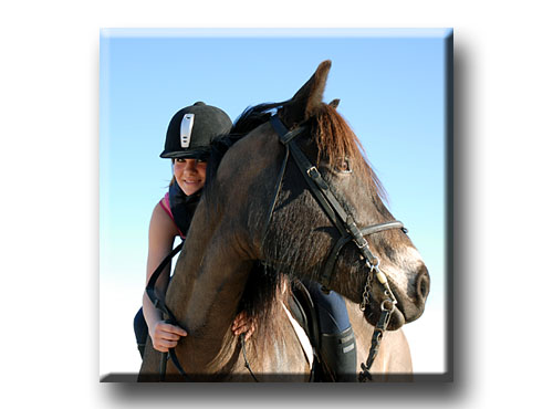 Flicka och häst bild foto © Eric Hammerin www.ericsfoto.com